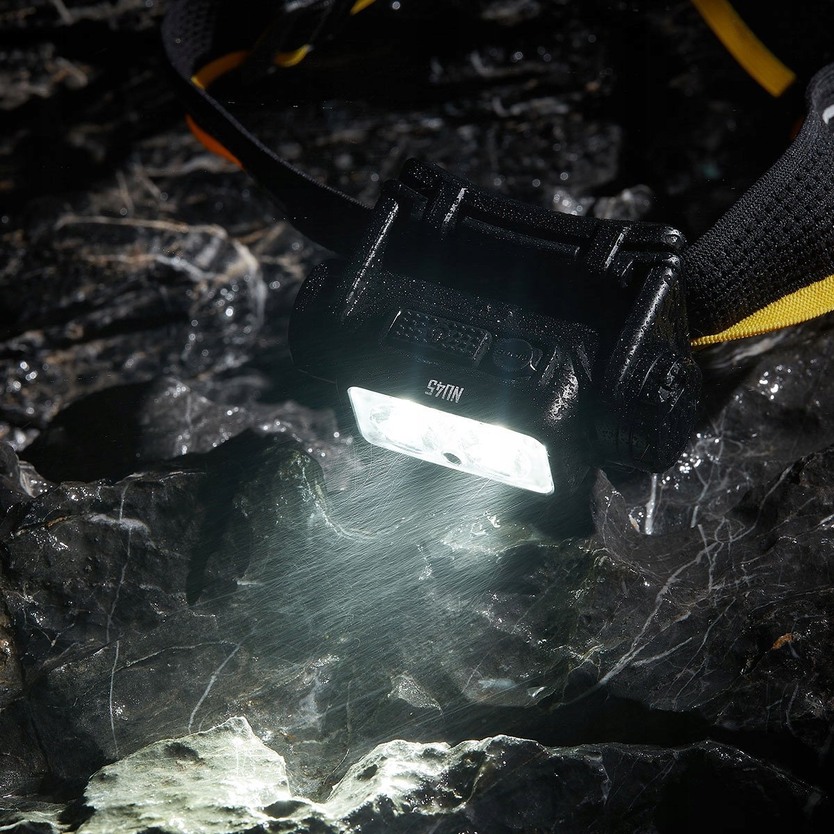 Lampë koke Nitecore NU45, 1700 lumen, USB C, e zezë