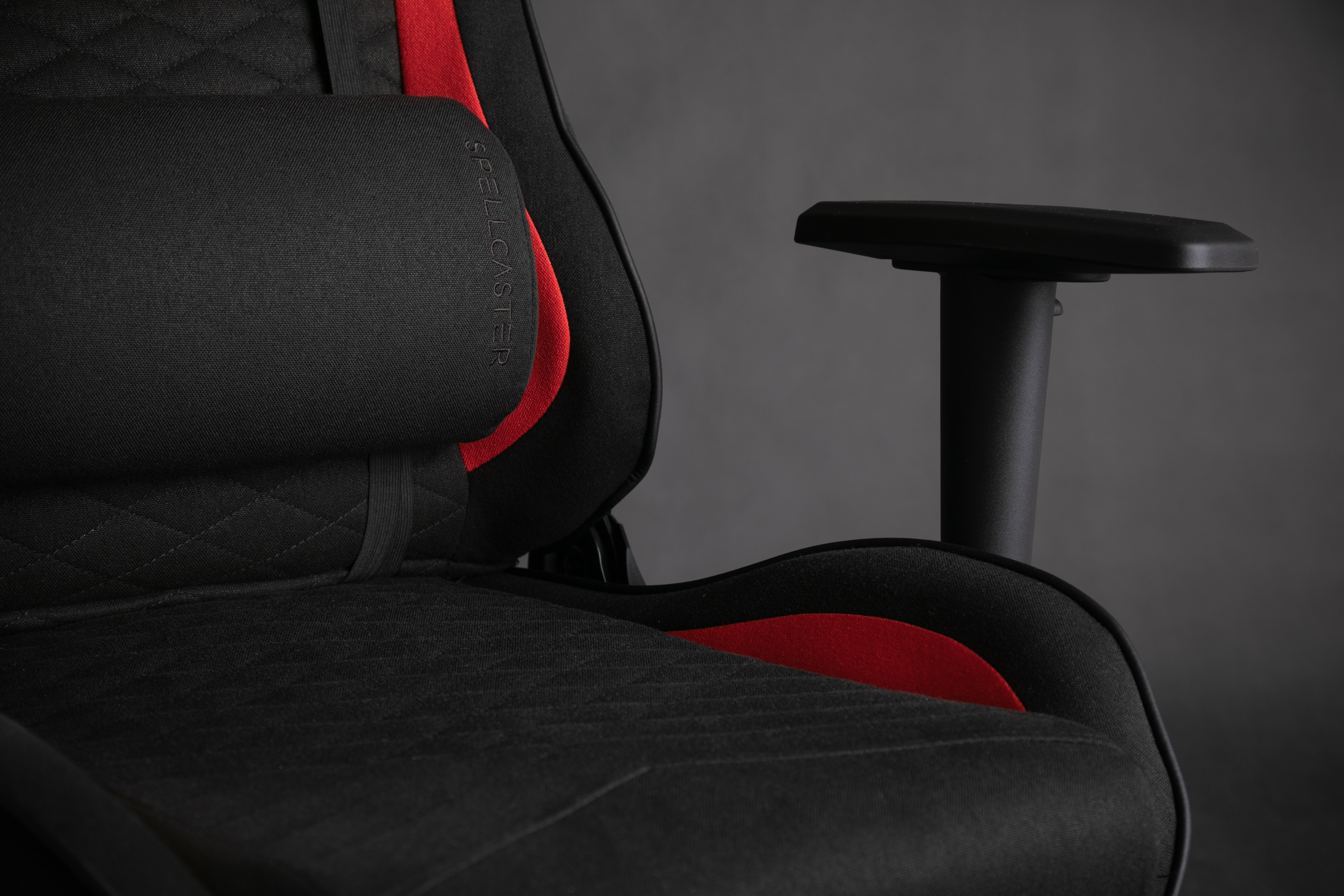 [OUTLET] Karrige SENSE7 Spellcaster, e zezë/kuqe