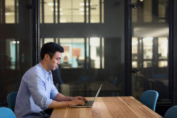 Laptop HP EliteBook 850 G8, 15.6", Intel Core i5, 8GB RAM, 256GB SSD, Intel Iris Xe Graphics, i argjendtë