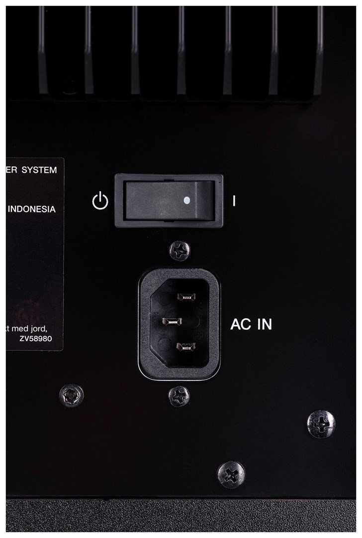 Subwoofer studio Yamaha HS8S, 8", aktiv, i zi