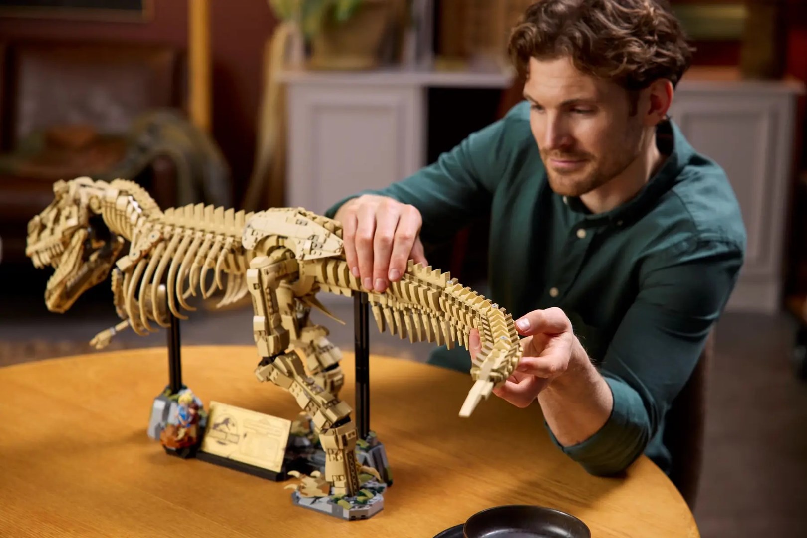 Set LEGO Dinosaur Fossils Tyrannosaurus Rex, model ndërtimi, dekor ekspozite, shumëngjyrësh