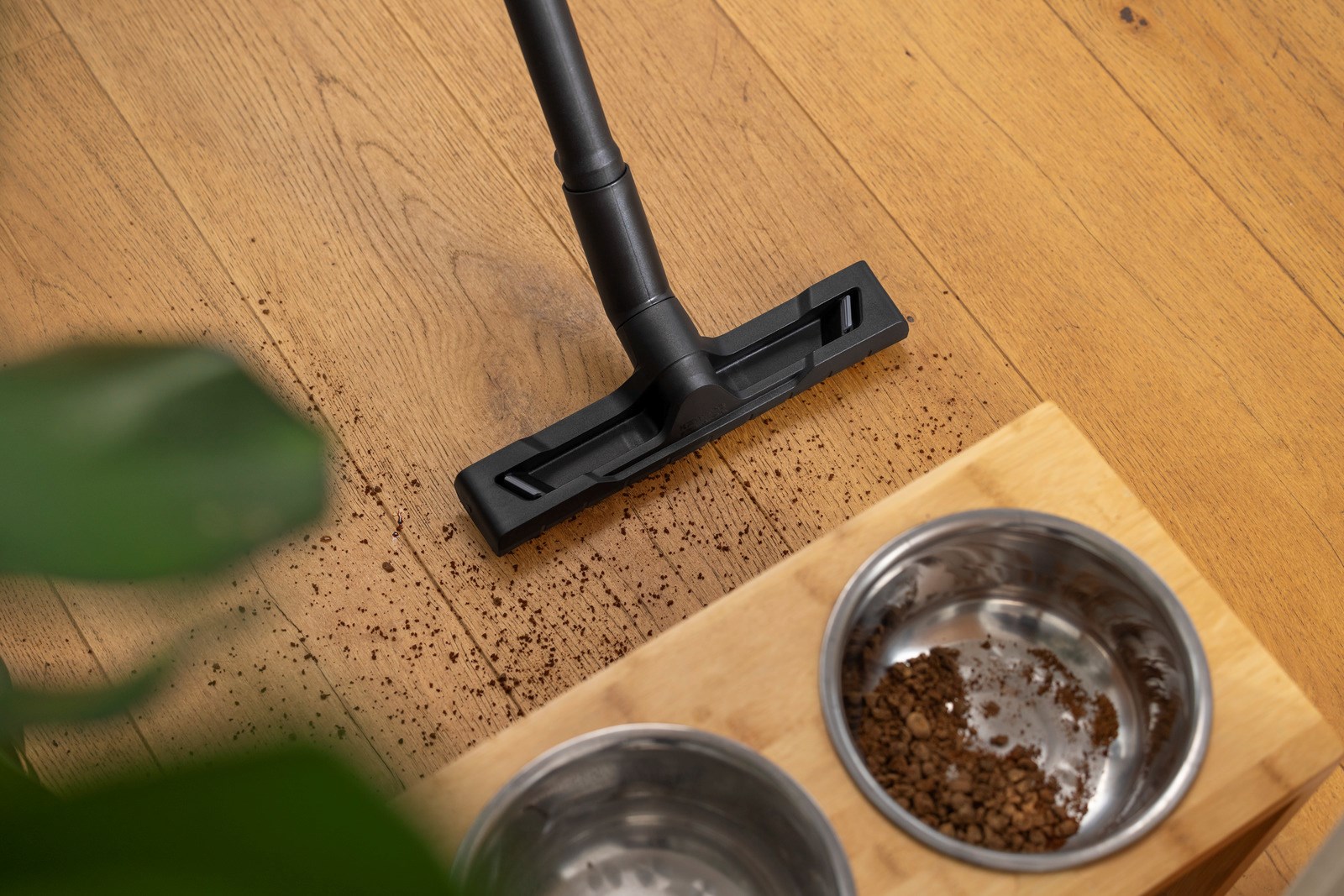 Fshesë me ujë dhe pluhur Karcher SE 4 Plus, 18L, 1000W, e bardhë
