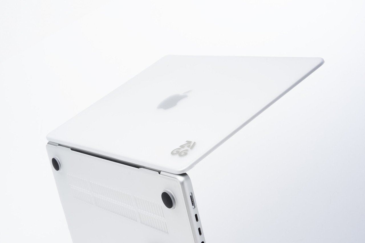 Заштитна обвивка ZAGG Snap On Hardshell, за MacBook Pro 13\" M1 M2 2020, транспарентна
