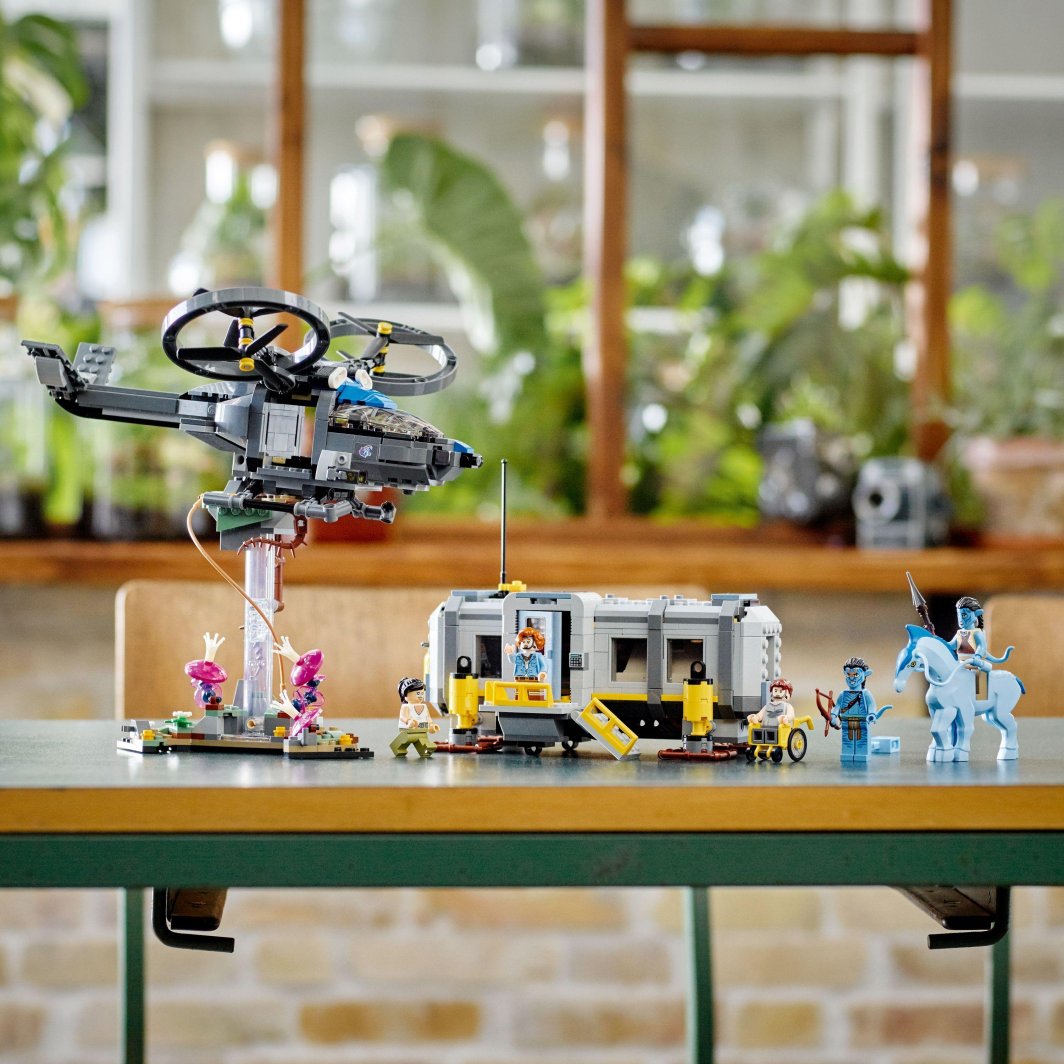 Set LEGO® Avatar 75573 Flying Mountains: Station 26 and RDA Samson, 887 pjesë