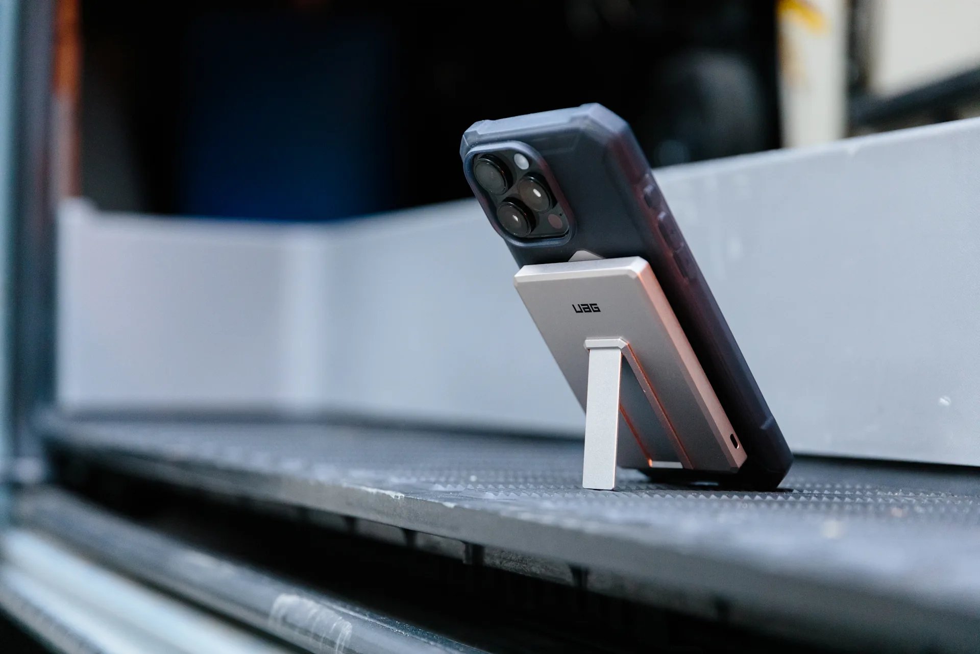 Power bank magnetik UAG Ultra Slim, 5000mAh, me mbajtëse kickstand, titanium