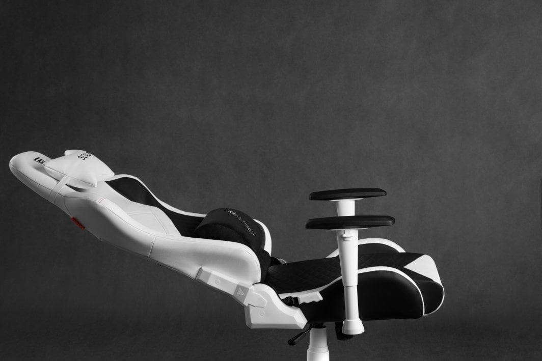 [OUTLET] Karrige SENSE7 Spellcaster Senshi Edition, XL, e bardhë