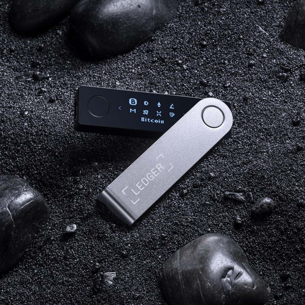 Pajisje për kriptovaluta Ledger Nano X, e zezë