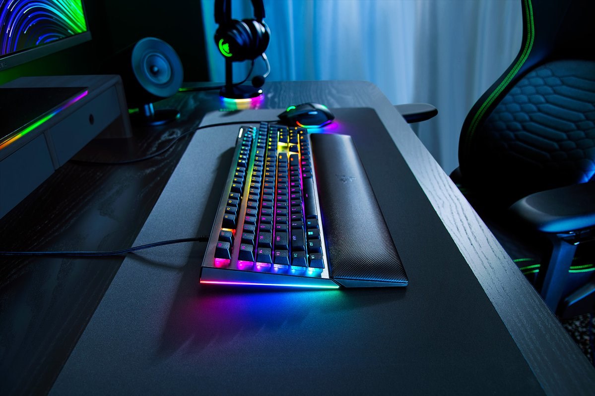 Tastierë për lojëra Razer BlackWidow V4, Razer Green, RGB, nordike, e zezë