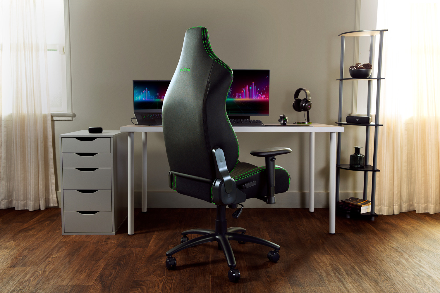 Karrige gaming Razer Iskur X, ergonomike, për PC, e zezë me detaje jeshile
