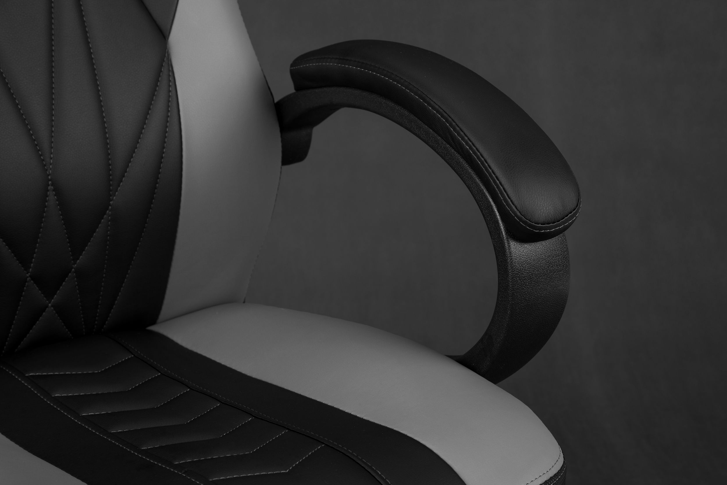 [OUTLET] Karrige SENSE7 Prism, e zezë/hirtë