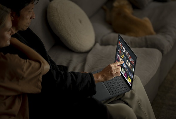 Лаптоп Microsoft Surface Laptop 4, 34.3 cm (13.5"), Intel® Core™ i7, 16GB RAM,	512 GB SSD, Intel Iris Xe Graphics