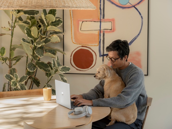 Лаптоп Microsoft Surface Laptop 4, 34.3 cm (13.5"), Intel® Core™ i7, 16GB RAM,	512 GB SSD, Intel Iris Xe Graphics