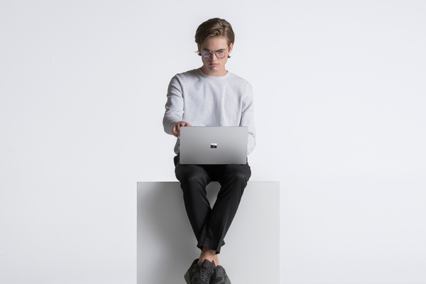 Лаптоп Microsoft Surface Laptop 4, 34.3 cm (13.5"), Intel® Core™ i7, 16GB RAM,	512 GB SSD, Intel Iris Xe Graphics
