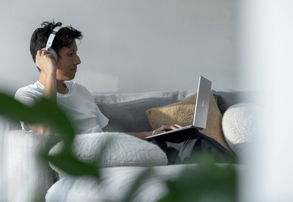 Лаптоп Microsoft Surface Laptop 4, 34.3 cm (13.5"), Intel® Core™ i7, 16GB RAM,	512 GB SSD, Intel Iris Xe Graphics