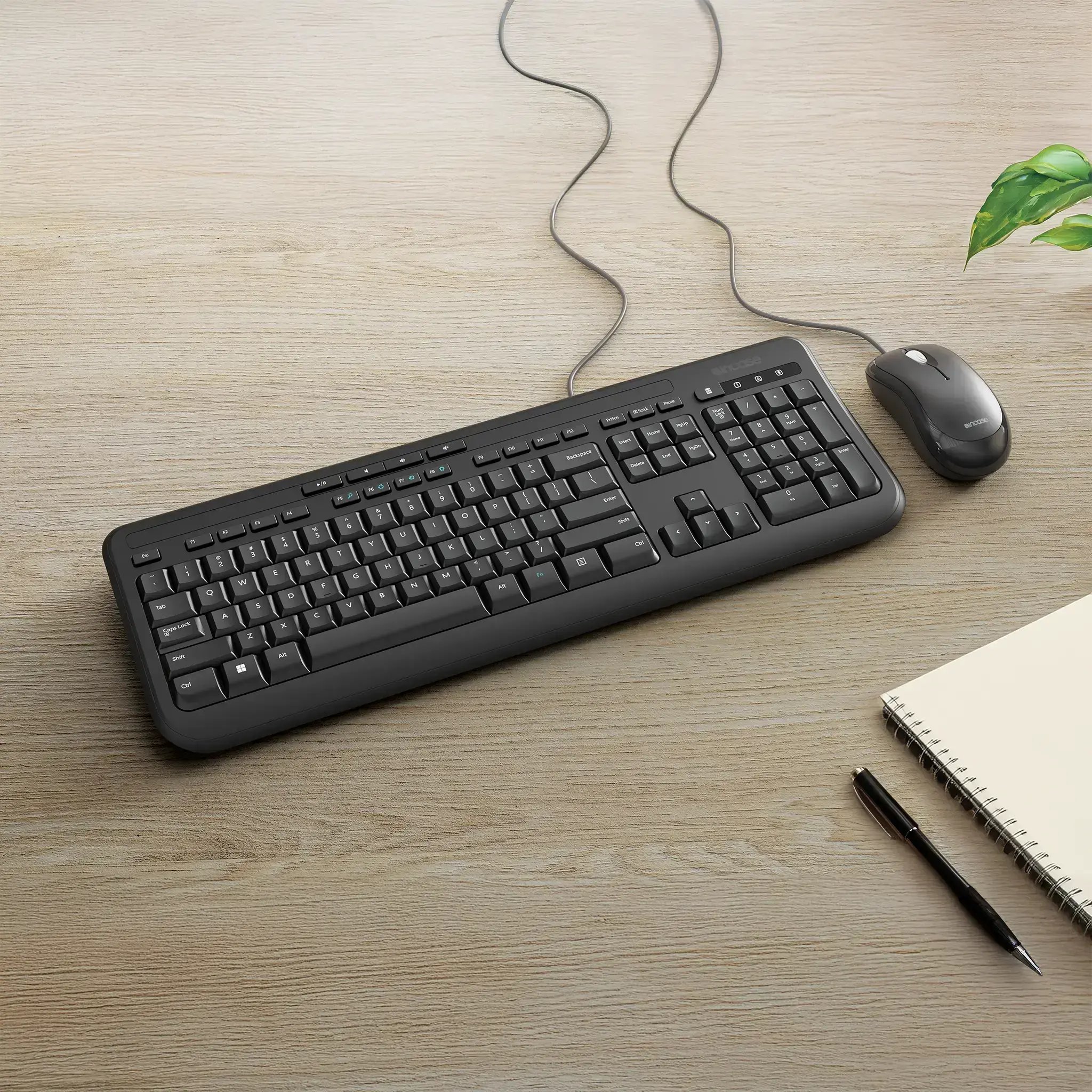 Komplet tastierë dhe maus Microsoft Incase Desktop 600, me kabllo, USB, gjermanisht QWERTY, i zi