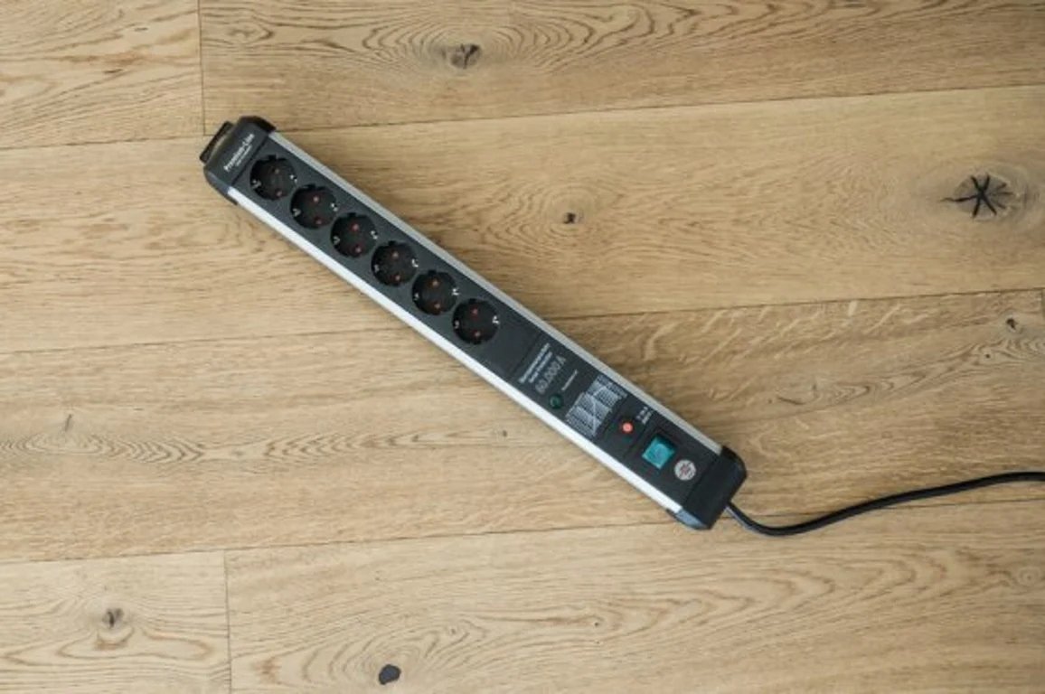 Shirit me mbrojtje nga mbingarkesa Brennenstuhl Premium Protect Line 1391010601, 6 dalje, argjendtë e zi