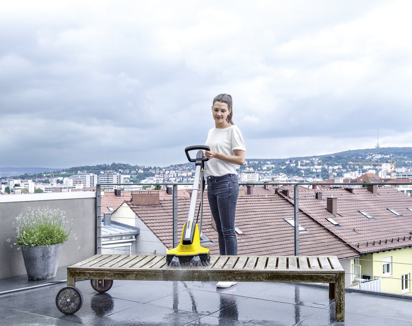 Pastrues terasash Karcher PCL 4, elektrik, 30 cm, i verdhë