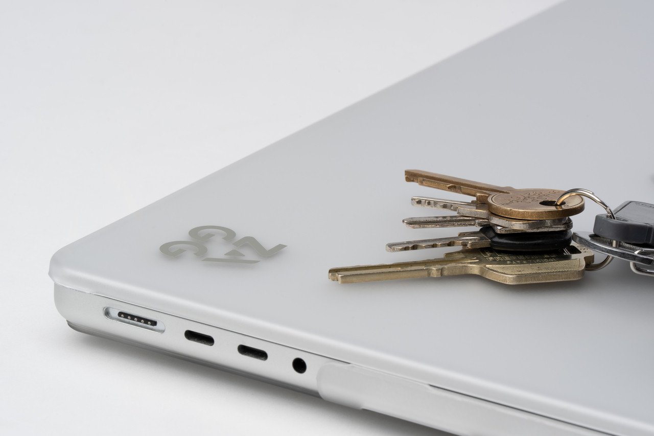 Заштитна обвивка ZAGG Snap On Hardshell, за MacBook Pro 13\" M1 M2 2020, транспарентна
