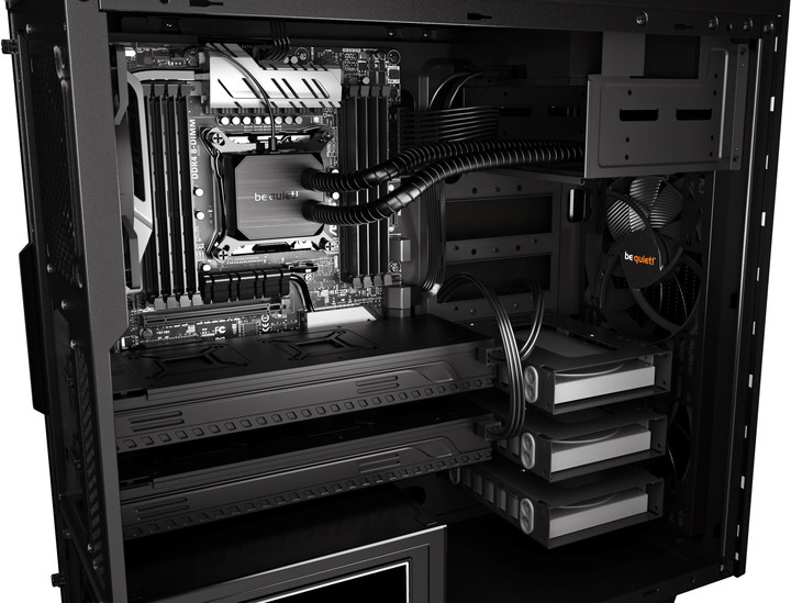 Kasë Be Quiet! Pure Base 600, e zezë / argjendtë
