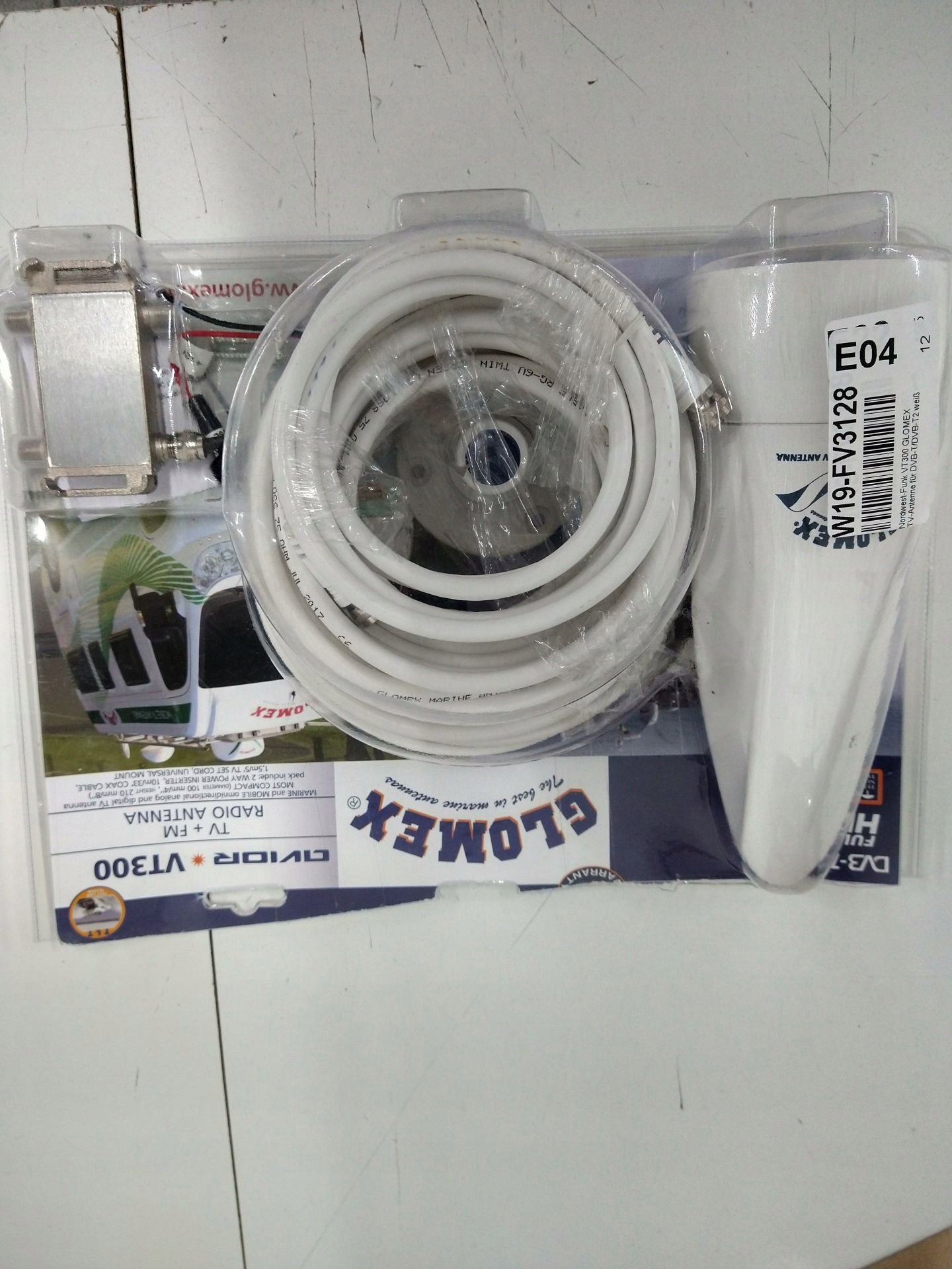 Морска ТВ FM антена Glomex Avior, 4\" x 8\", оминонасочна, бела