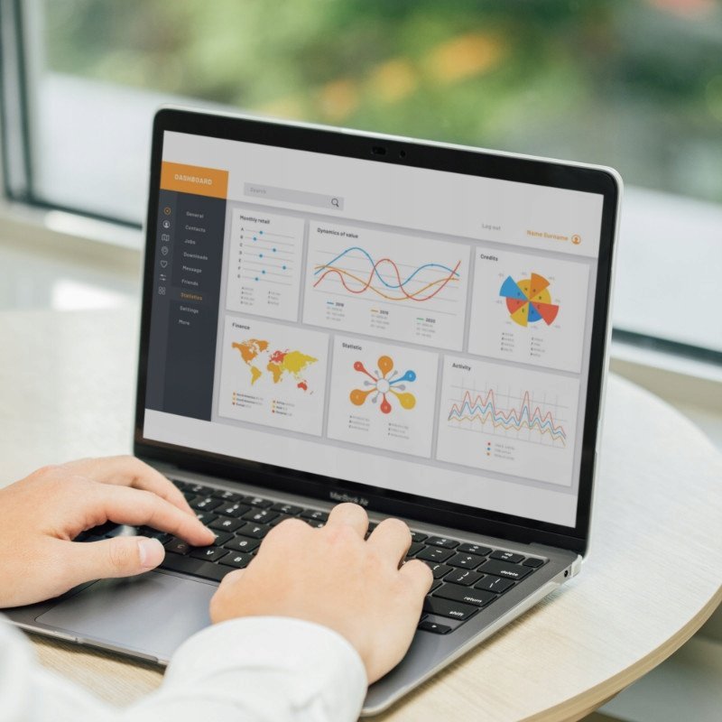 Mbrojtës ekrani Moshi iVisor XT për MacBook Pro 14" M1 2021, i kthjellët, kornizë e zezë