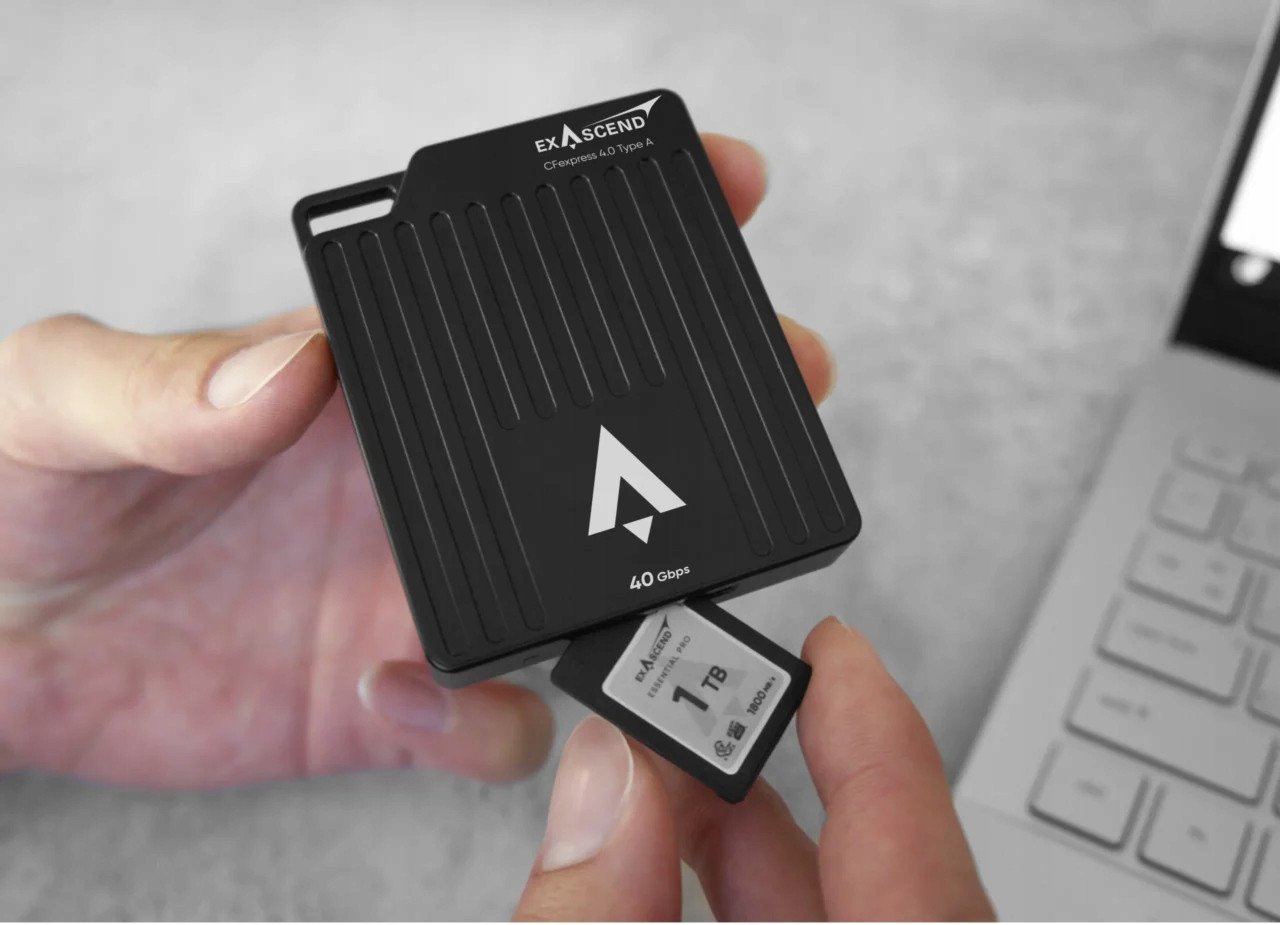 Lexues karte Exascend Nitro, CFexpress 4.0 Type A, USB4 40 Gbps, kasë alumini