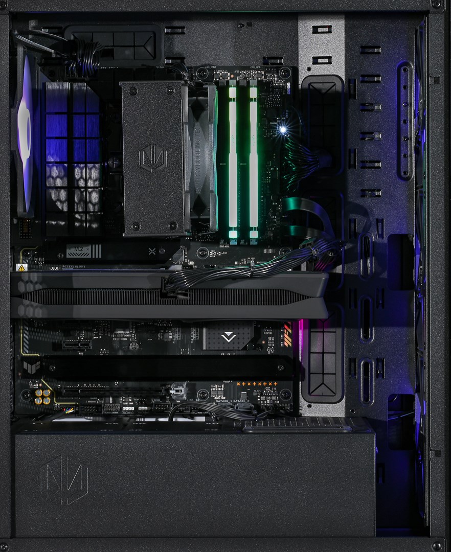 Kompjuter gaming Actina 5901443421184, Ryzen 7, 32GB RAM, 1TB SSD, RTX 5060 Ti, i zi