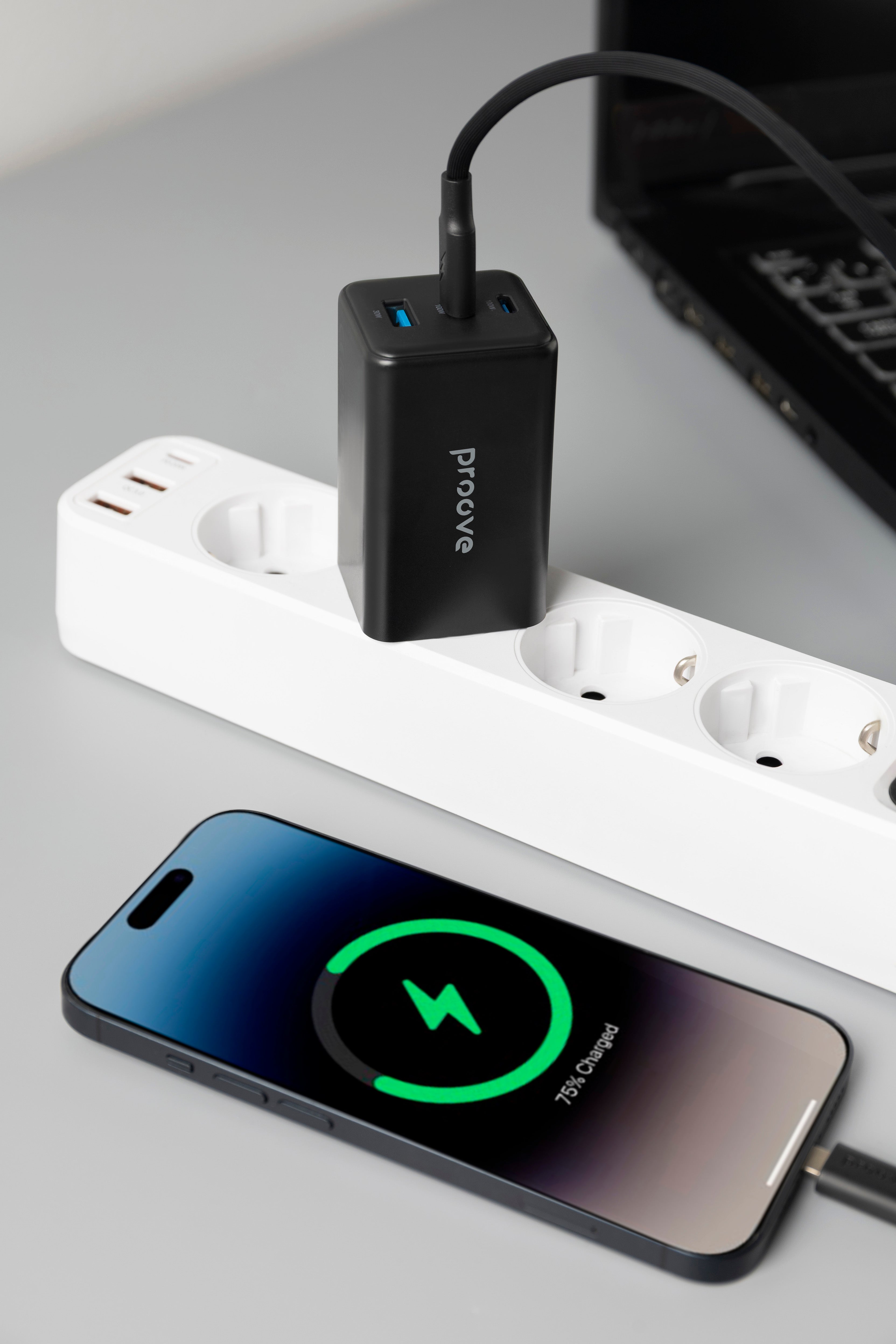Karikues muri Proove Pocket, 65W, me 2×Type-C dhe USB, i zi