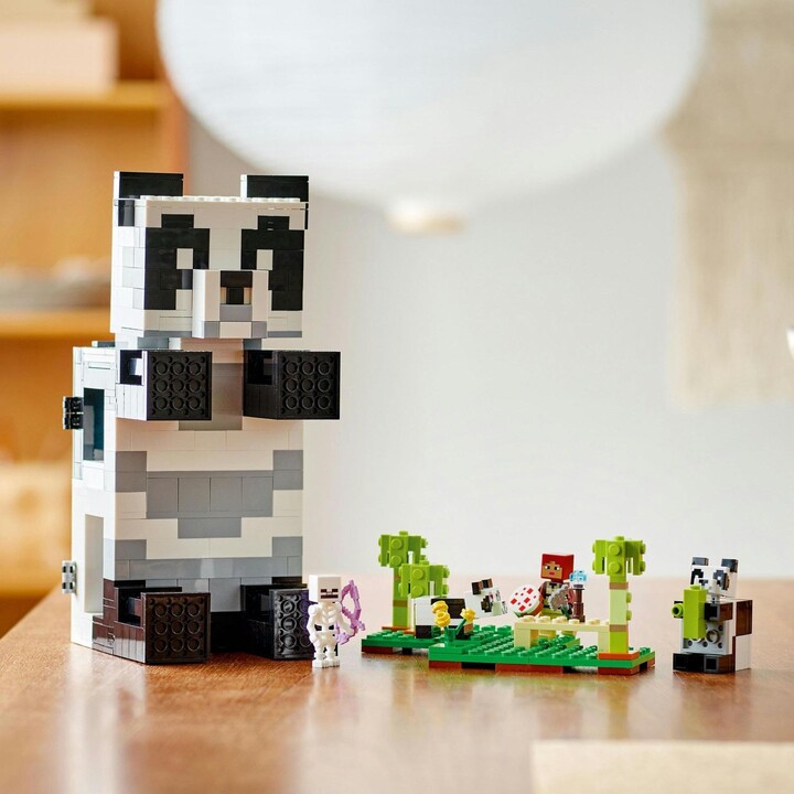 Set LEGO® Minecraft 21245 Panda's Sanctuary, 553 pjesë