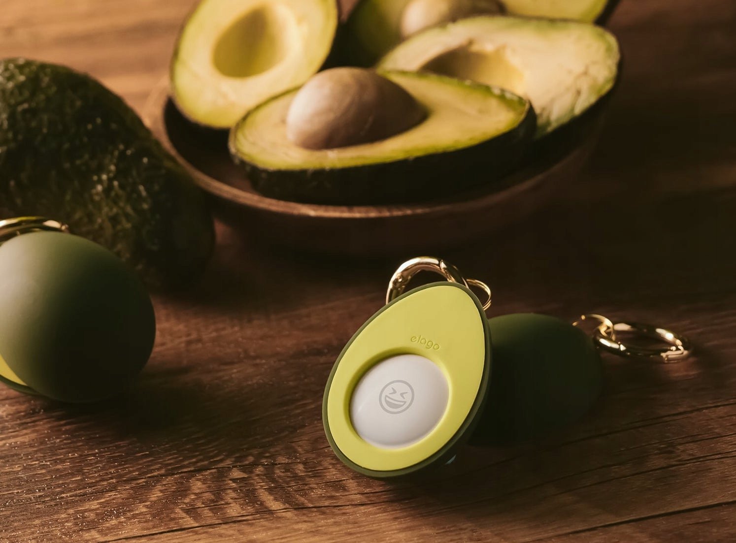 Mbështjellës silikoni Elago Avocado për Apple AirTag, dizajn avokado, jeshile
