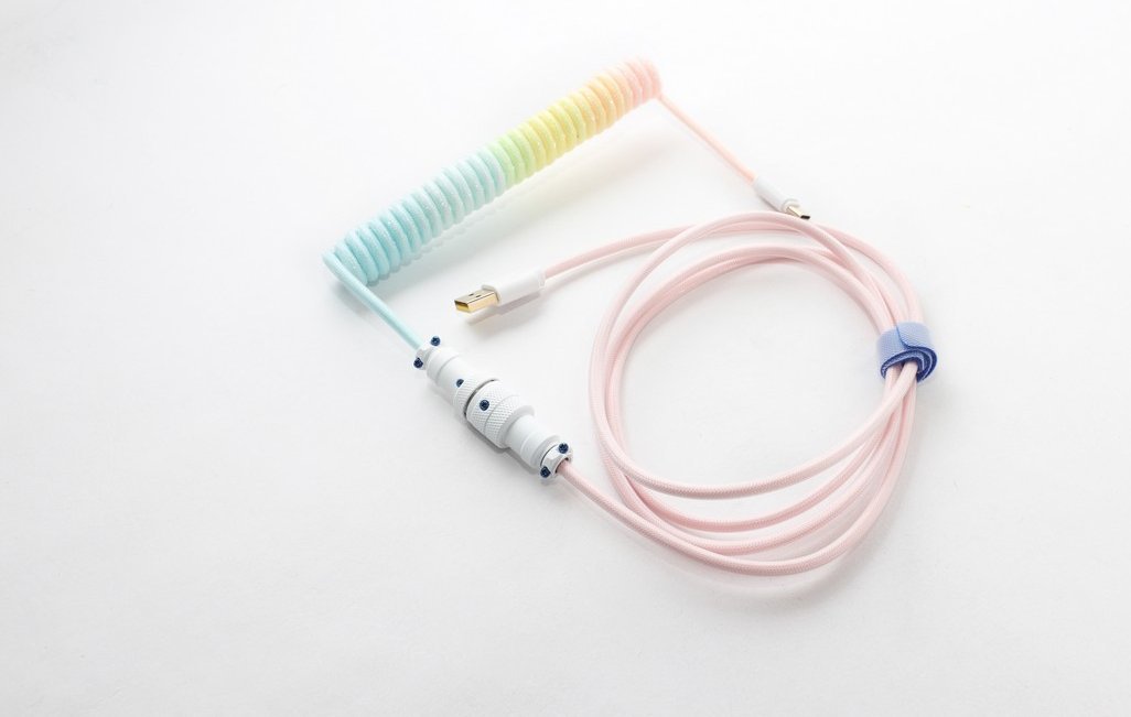 Kabllo spirale për tastierë Ducky V2 Cotton Candy, USB A në USB C, me lidhës aviacioni, shumëngjyrëshe