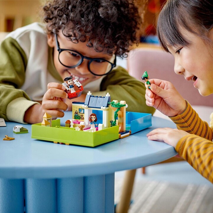 Set LEGO® I Disney 43220 Peter Pan and Wendy and their Storybook Adventures 43220, 111 pjesë