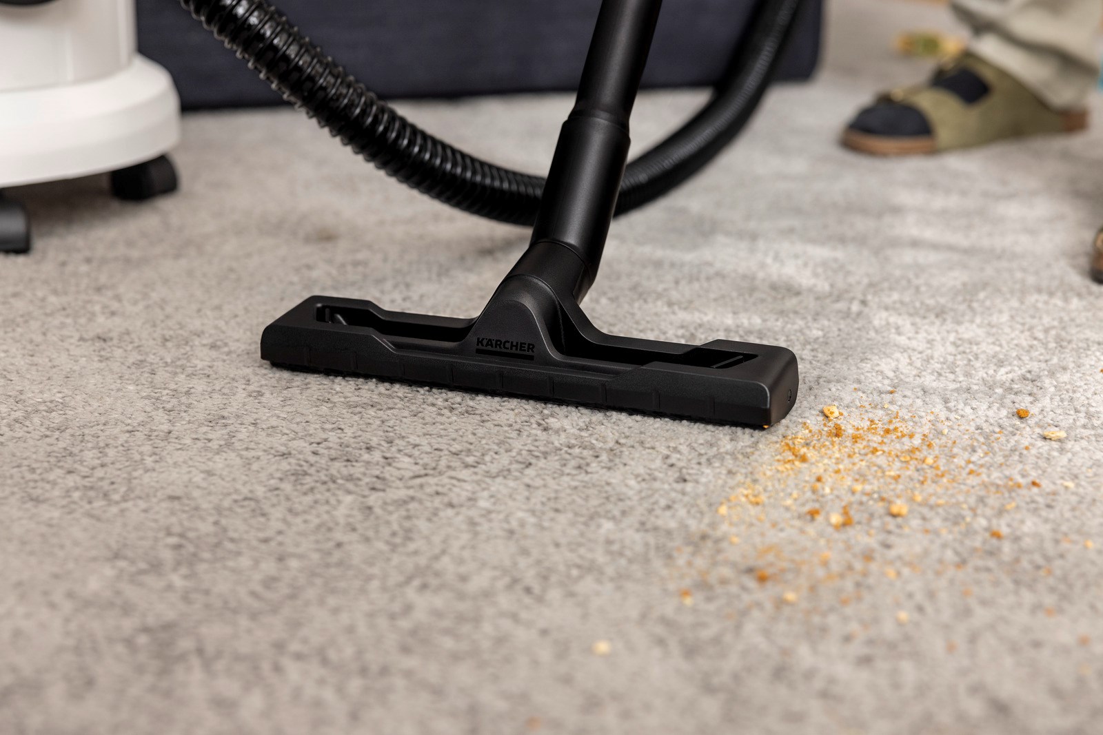 Fshesë me ujë dhe pluhur Karcher SE 4 Plus, 18L, 1000W, e bardhë