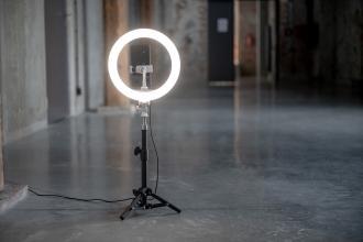 LED кружна светилка Newell RL-10A, 10\", со статив, бела