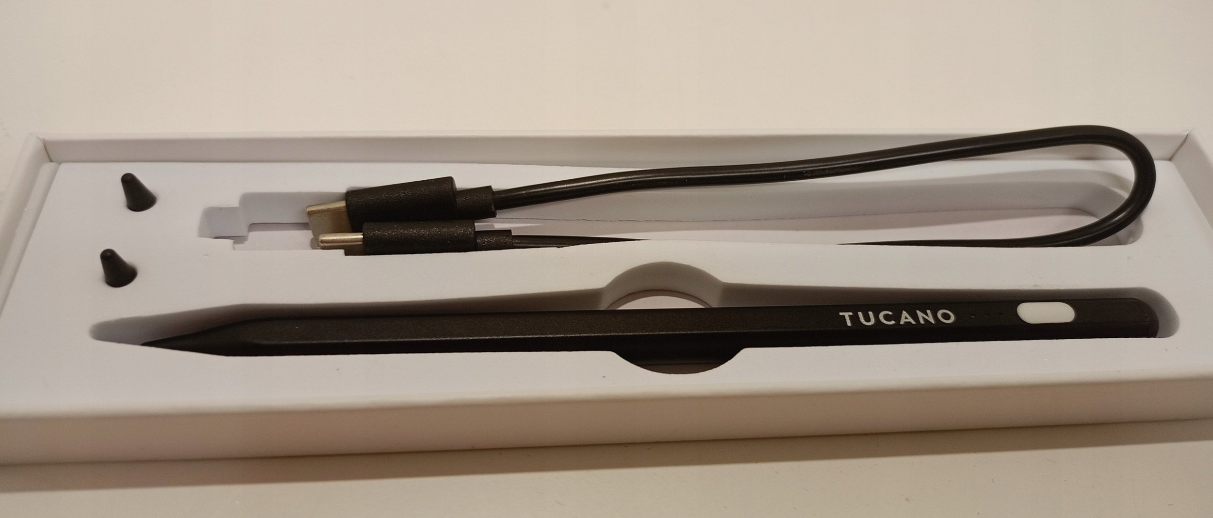Stilolaps ekran prekës Tucano Universal Active Stylus Pen, për smartphone dhe tablet, i zi