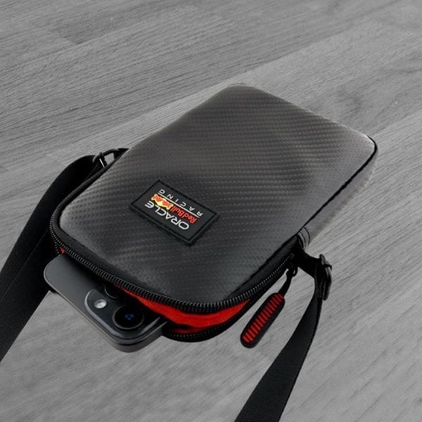 Çantë telefoni Red Bull Phone Bag Carbon Patch, PU, e zezë