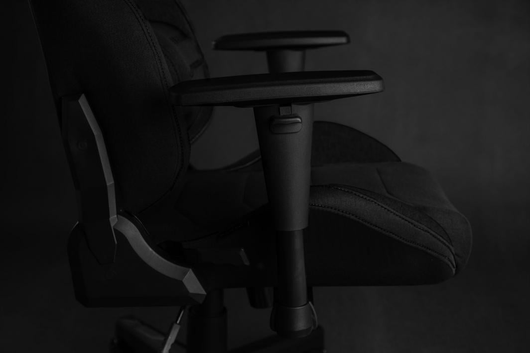 [OUTLET] Karrige SENSE7 Vanguard, me pëlhurë, e zezë
