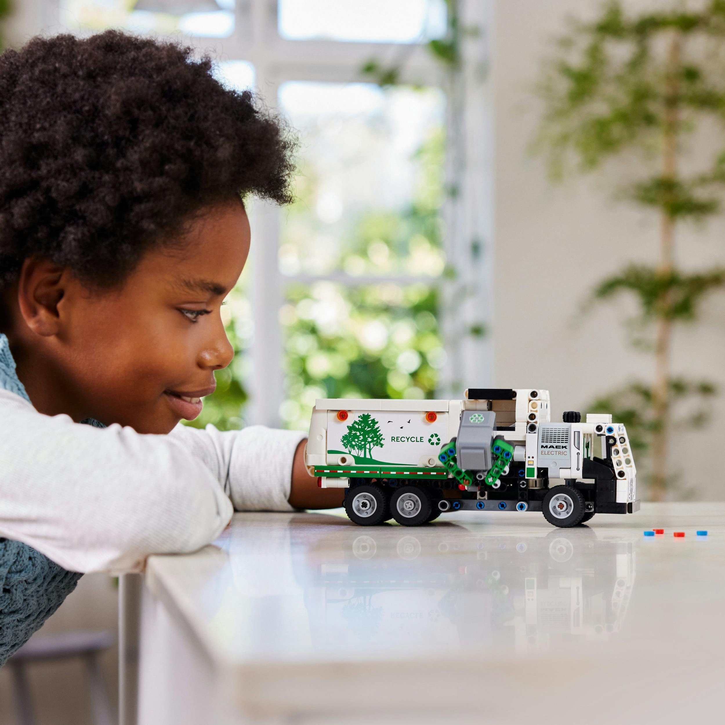 Lodër LEGO Technic Mack LR Electric Garbage Truck 42167, 503 pjesë, për fëmijë 8+