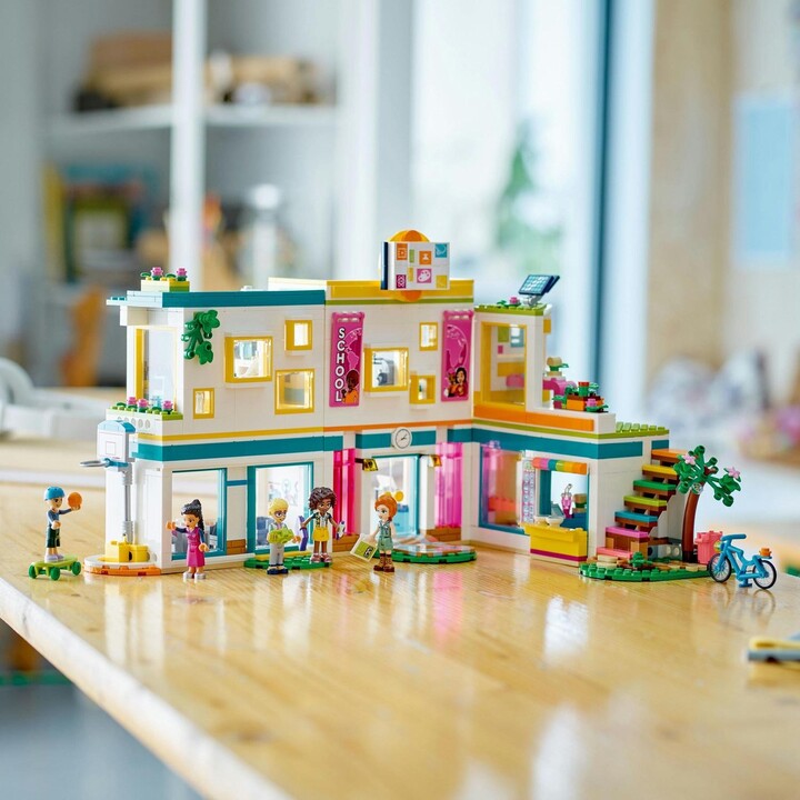 Set LEGO® Friends 41731 Heartlake International School, 985 pjesë