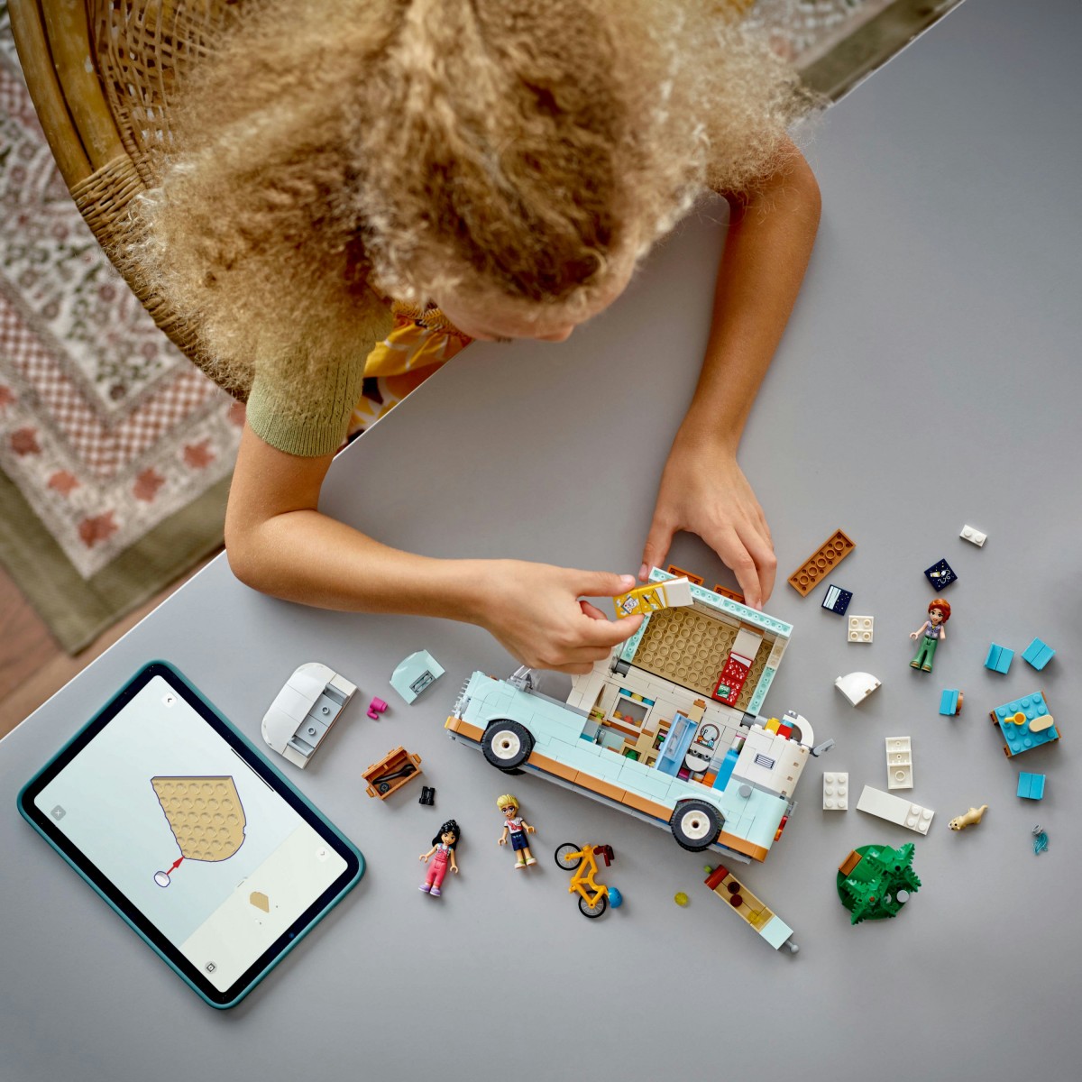 Set lodër LEGO Friends Friendship Camper Van Adventure, furgon kamping, për fëmijë