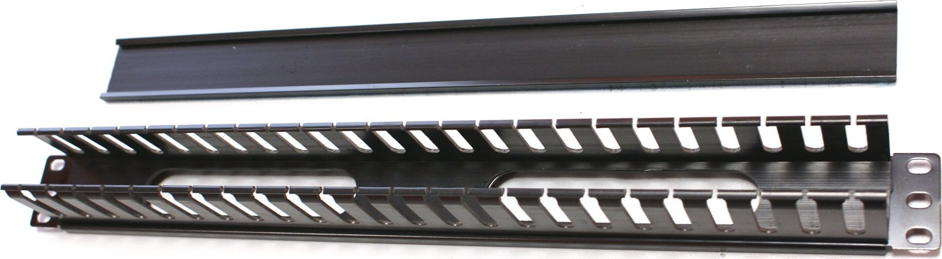 Panel kabllor XtendLan Patch Panel 1U, profil 40 x 50mm, me kapak plastik, i zi