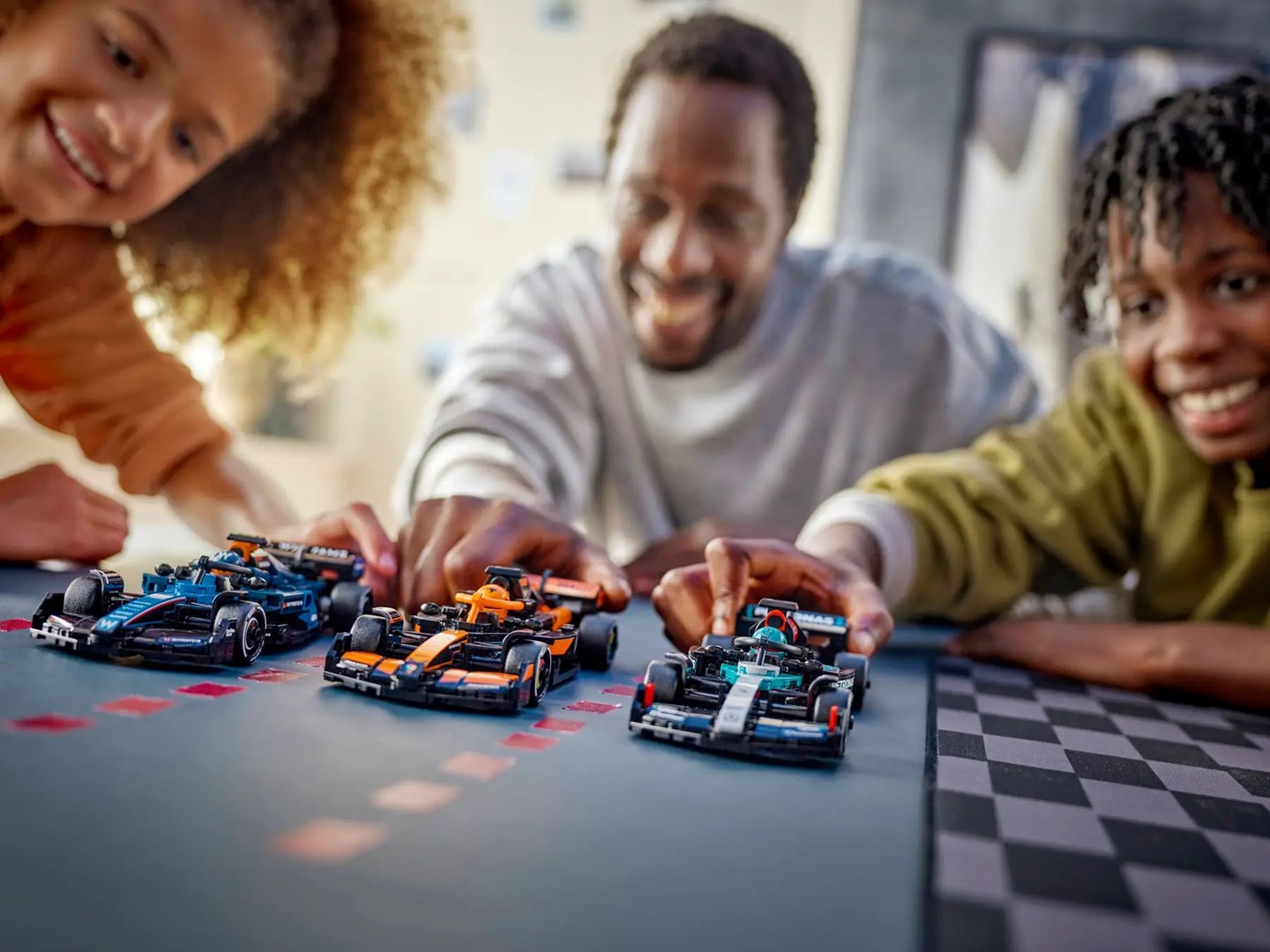 Lodër LEGO Mercedes AMG F1 Racing Car 77244, makinë garash, shumëngjyrëshe