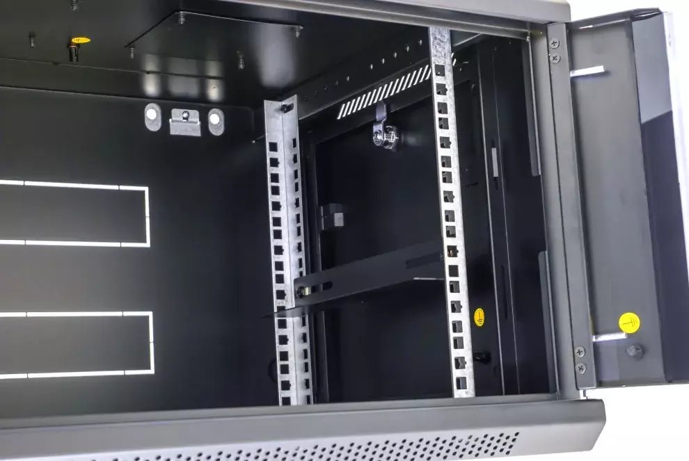 Dollap rrjeti XtendLan 6U 600x450, njëseksionësh, derë xhami, i zi