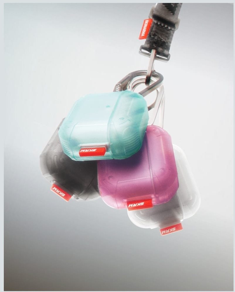 Kutia mbrojtëse Skinarma Mecha CE për AirPods 4, TPU, me karabinë, e zezë