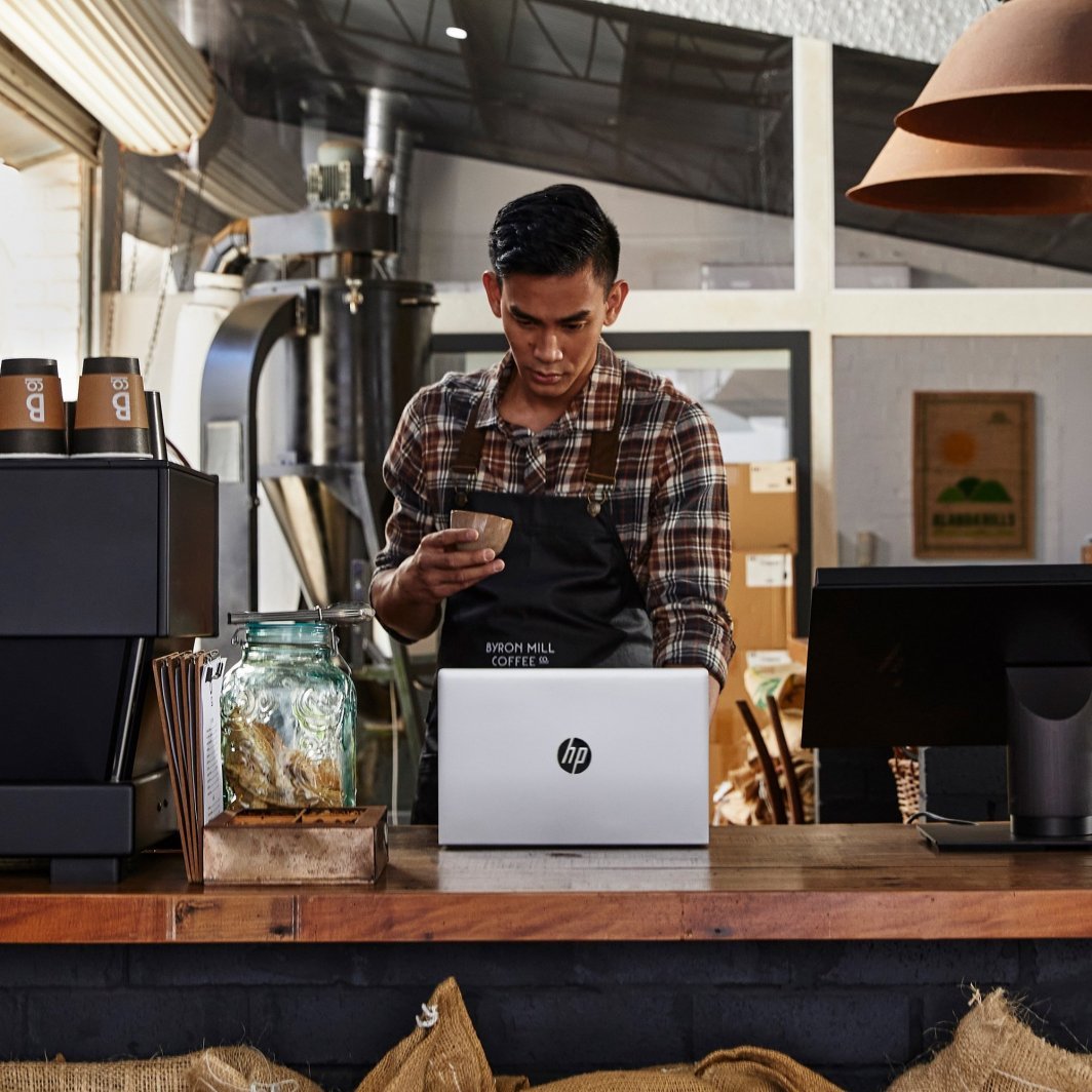 Laptop HP ProBook 445 G9, 14", AMD Ryzen 7 5825U, 8 GB RAM, 512 GB SSD, i argjendtë