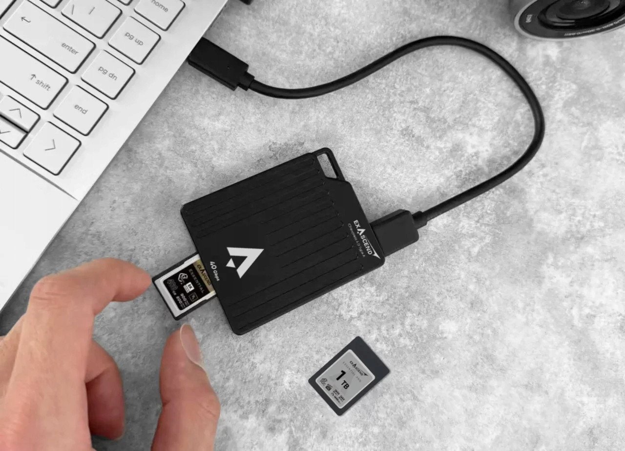 Lexues karte Exascend Nitro, CFexpress 4.0 Type A, USB4 40 Gbps, kasë alumini