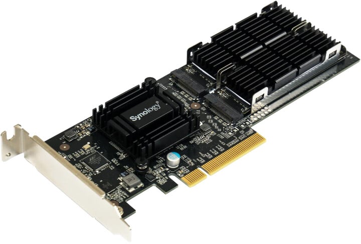 Kontroller Synology M.2 NVMe / SATA SSD për hapësirën PCIe M2D18 