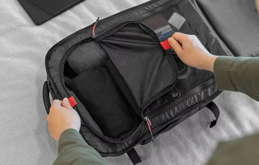 Çantë shpine udhëtimi Tomtoc Navigator T66, 40L, për laptop 17", e zezë