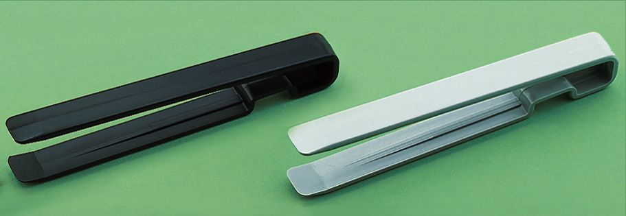 Pinca plastike për letër Kaiser 4062, set 2 copë, zi argjend