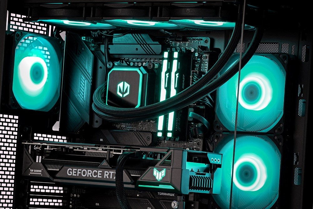 PC gaming Actina GameOn, AMD Ryzen 7 7800X3D, 32GB RAM, 1TB SSD, GeForce RTX 5070, i zi